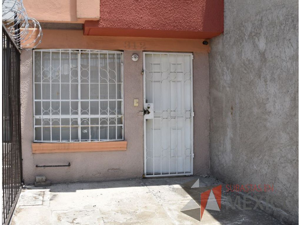 Lote 002 - Casa Habitación ubicada en Tecámac, 3 niveles, 4 recámaras, 2 baños y medio