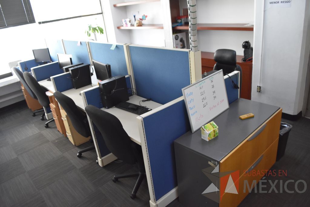Lote 001 - Estación de trabajo para 8 personas y Archivero horizontal.