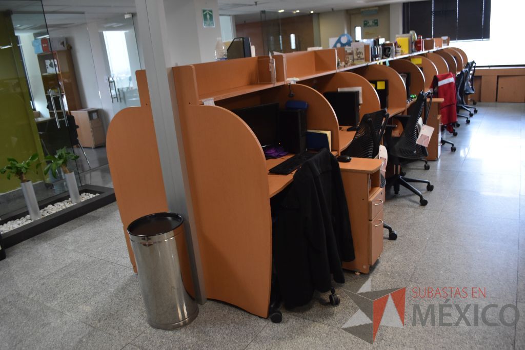 Lote 034 - Estación de trabajo para 18 personas tipo call center - Imagen 8