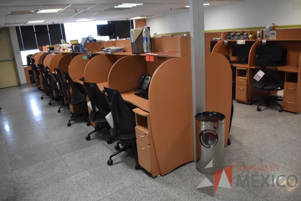 Lote 034 - Estación de trabajo para 18 personas tipo call center