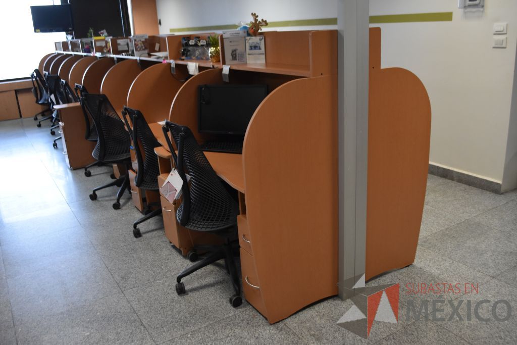 Lote 035 - Estación de trabajo para 18 personas tipo call center - Imagen 2