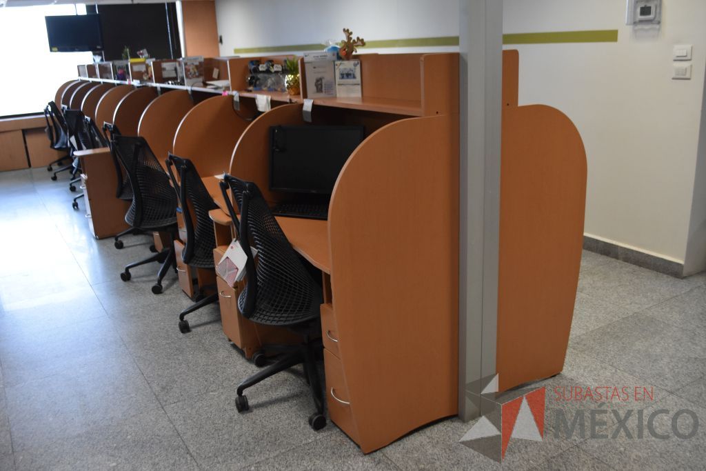 Lote 035 - Estación de trabajo para 18 personas tipo call center - Imagen 3