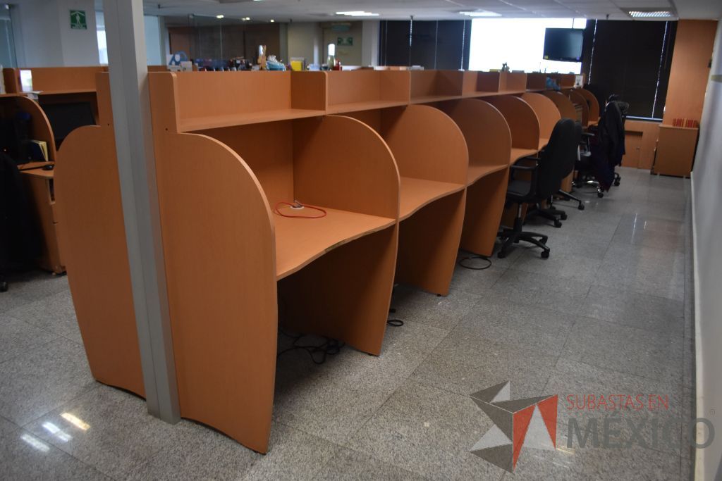 Lote 035 - Estación de trabajo para 18 personas tipo call center