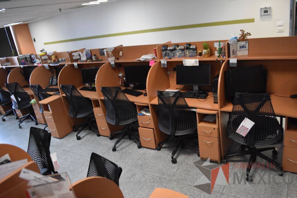 Lote 035 - Estación de trabajo para 18 personas tipo call center - Imagen 7