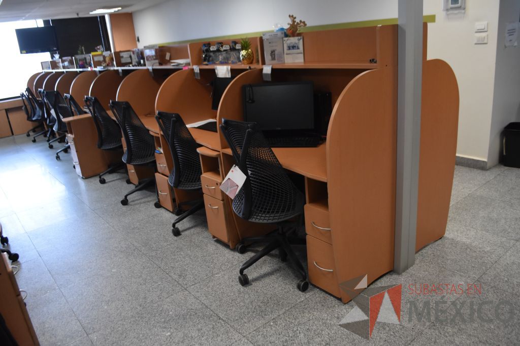Lote 035 - Estación de trabajo para 18 personas tipo call center - Imagen 8