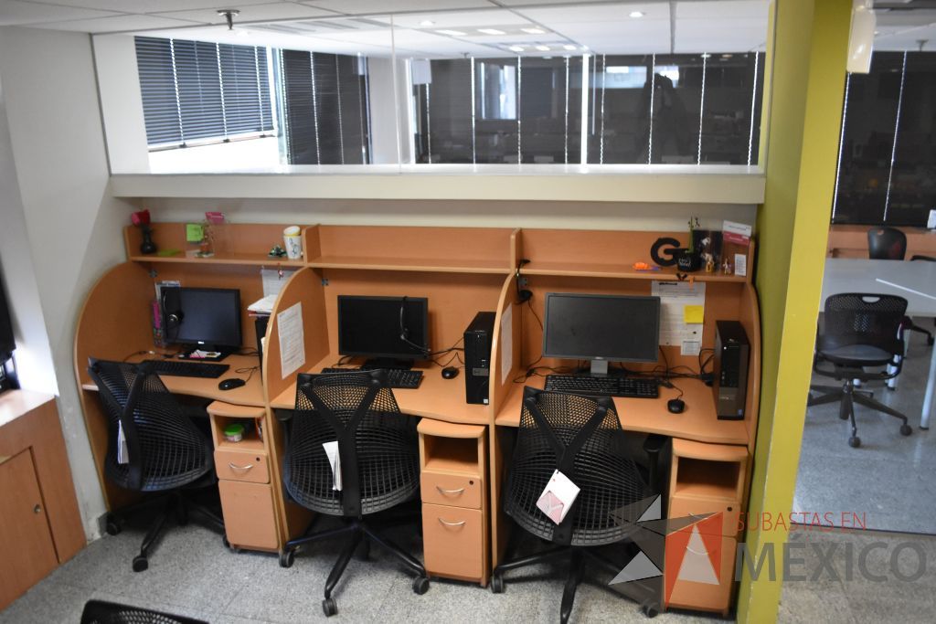 Lote 037 - Estación de trabajo para 3 personas tipo call center