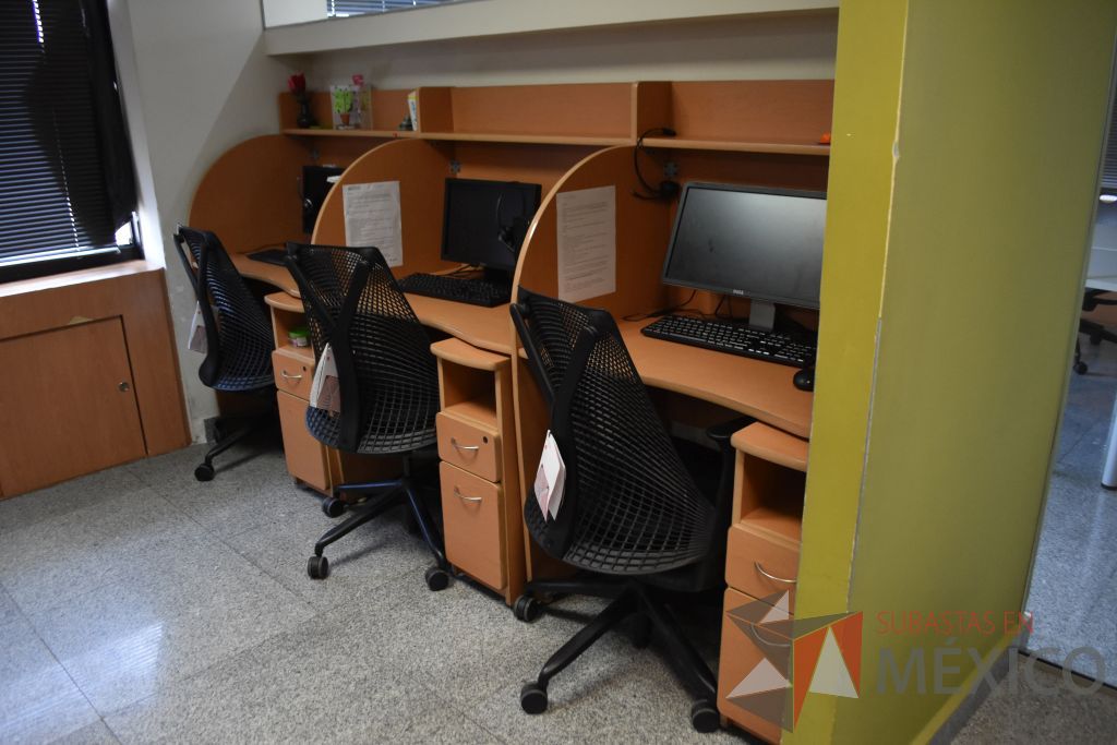 Lote 037 - Estación de trabajo para 3 personas tipo call center - Imagen 4