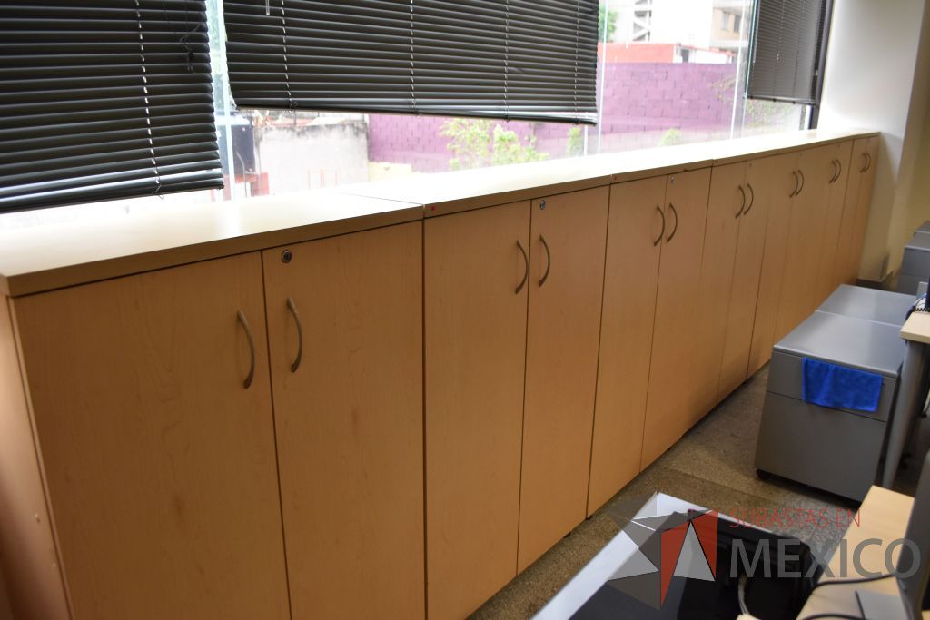 Lote 043 - 8 Gabinetes de 2 puertas