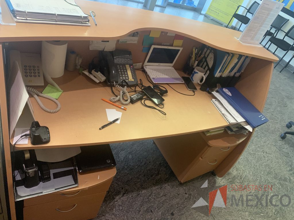 Lote 100 - Mueble de recepción tipo madera y Archivero metálico - Imagen 5