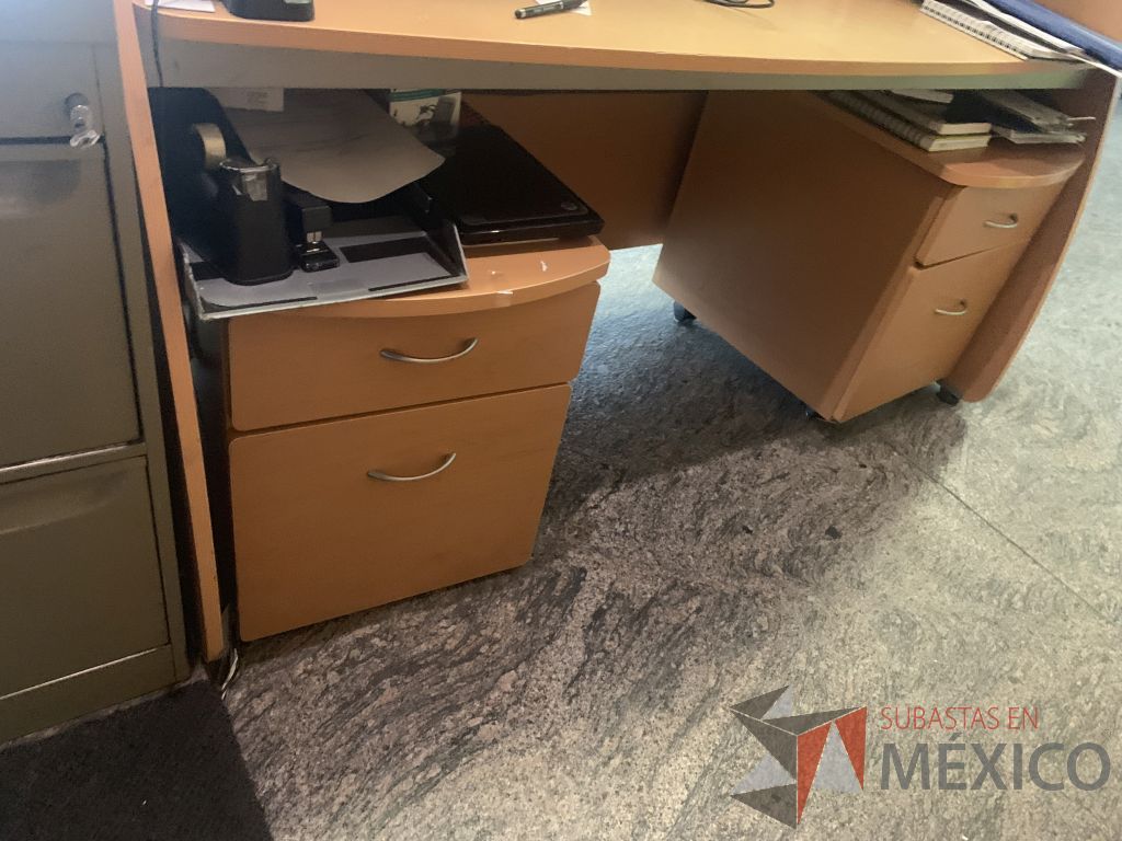 Lote 100 - Mueble de recepción tipo madera y Archivero metálico - Imagen 6