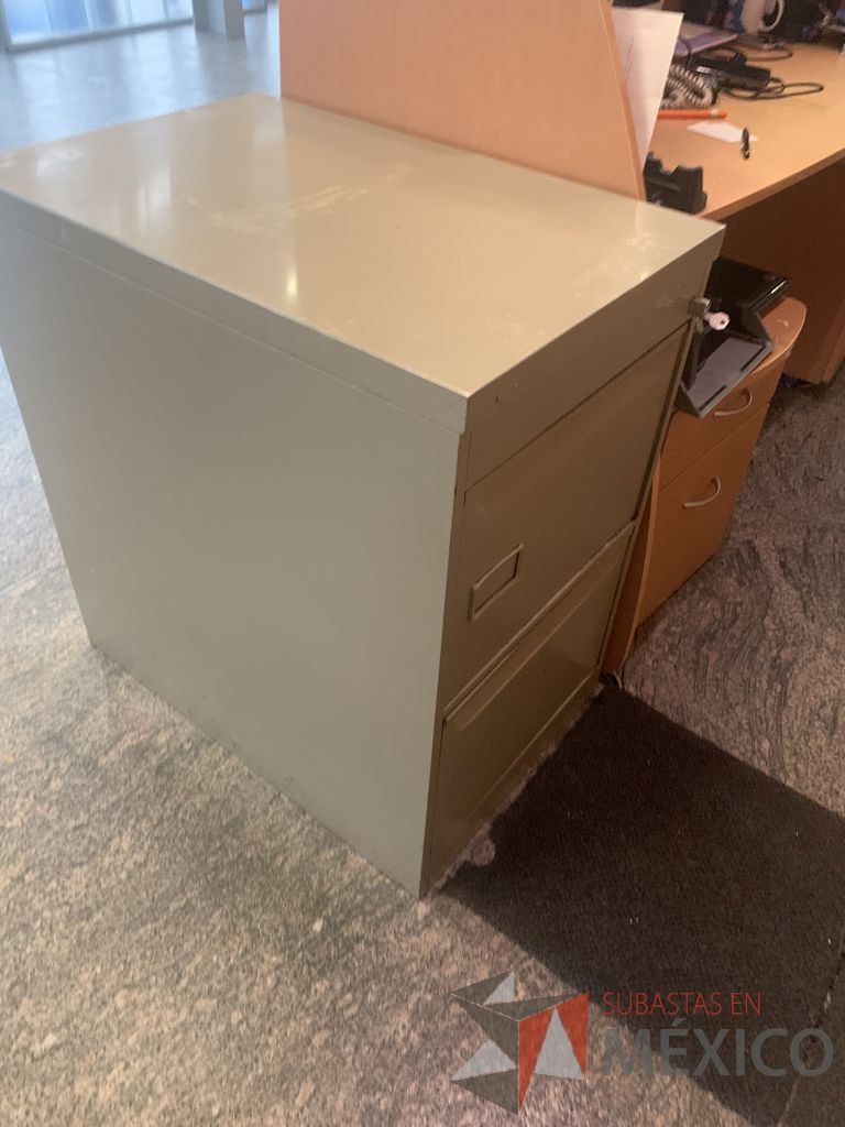 Lote 100 - Mueble de recepción tipo madera y Archivero metálico - Imagen 10