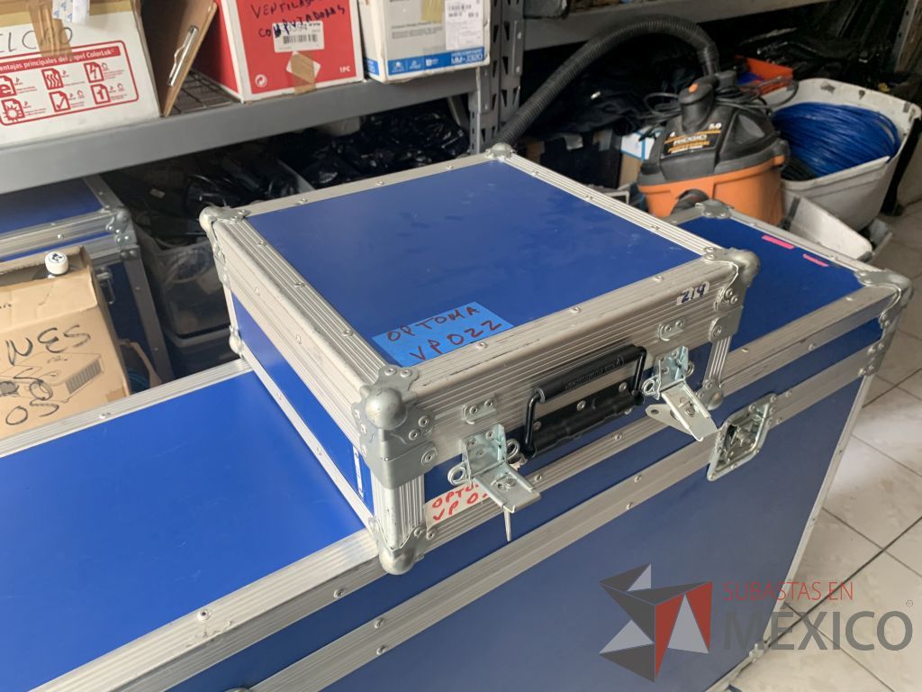 Lote 029 - Video proyector de 2600 ANSI lumens con case y 1 soporte para colgado - Imagen 11