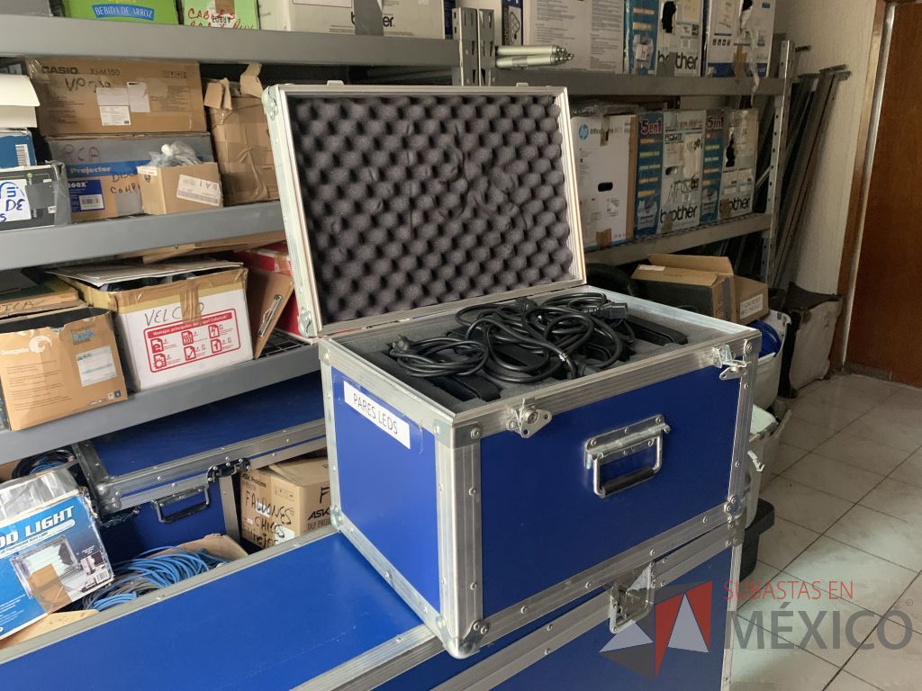 Lote 097 - 4 Par LED