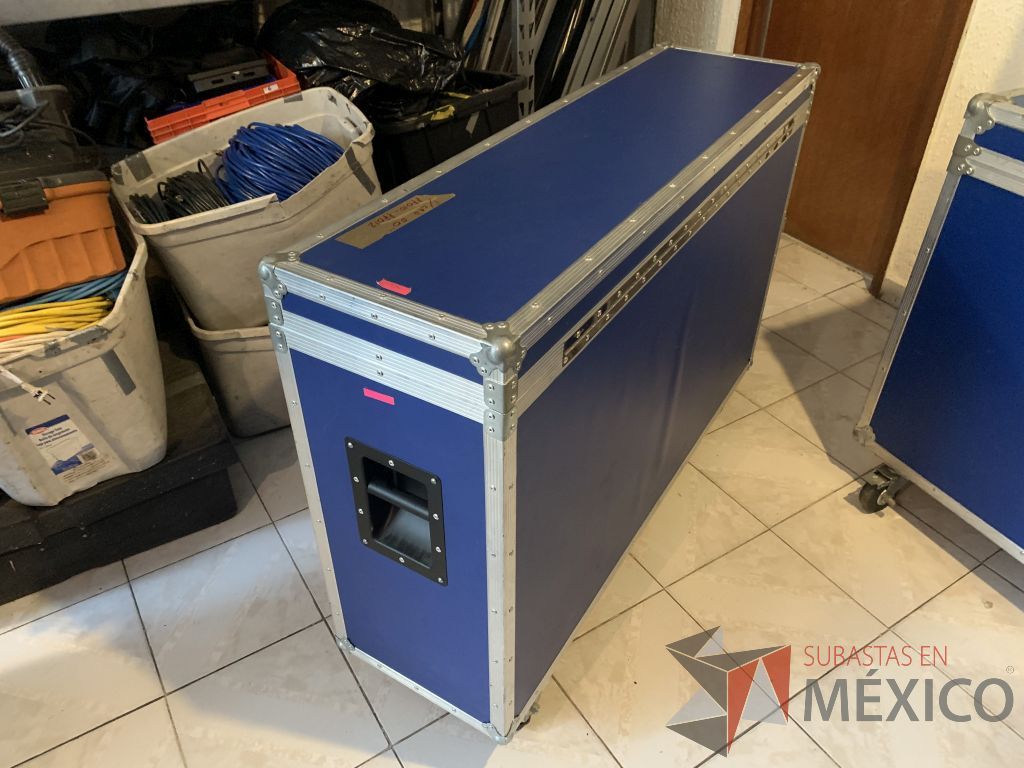 Lote 111 - Case para pantalla