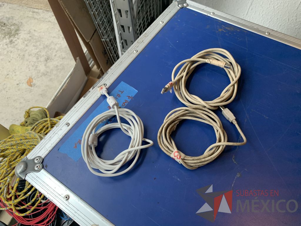 Lote 117 - 27 Cables plug, 49 Cable Canon, 62 Cables RCA ... - Imagen 28
