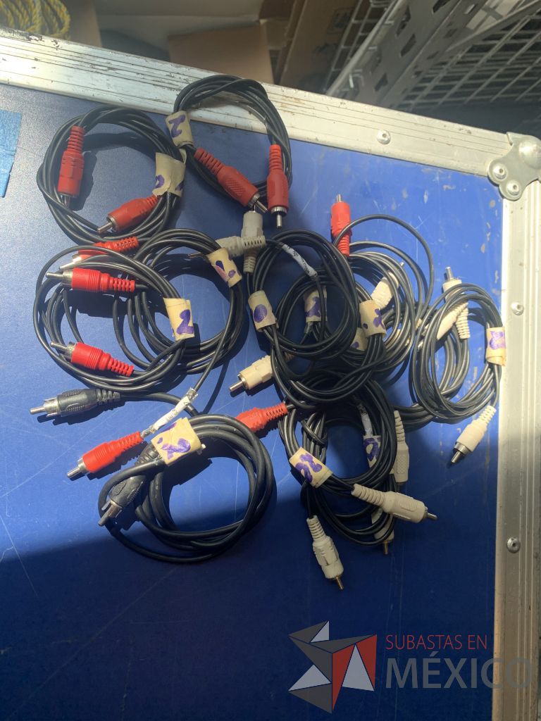 Lote 117 - 27 Cables plug, 49 Cable Canon, 62 Cables RCA ... - Imagen 22