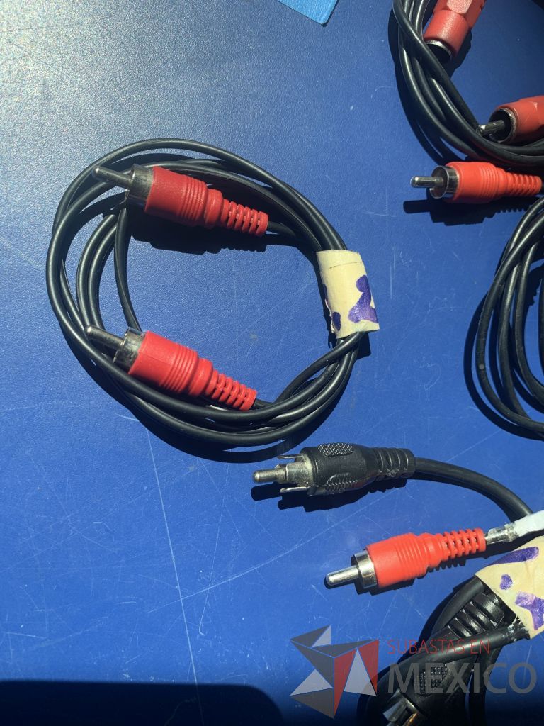 Lote 117 - 27 Cables plug, 49 Cable Canon, 62 Cables RCA ... - Imagen 23