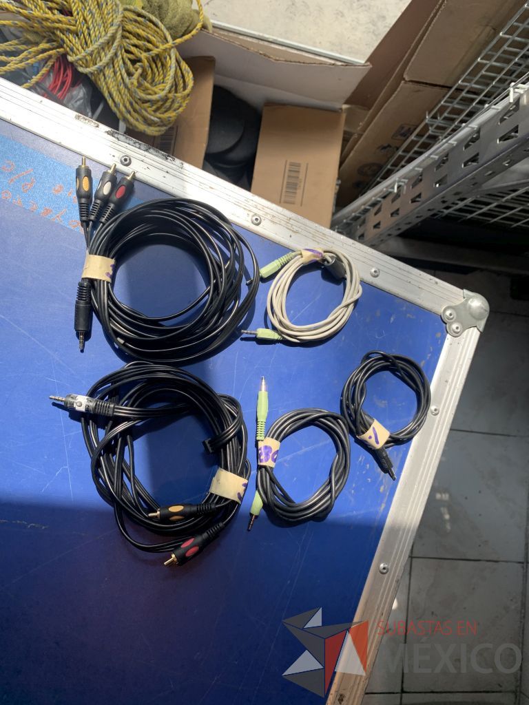 Lote 117 - 27 Cables plug, 49 Cable Canon, 62 Cables RCA ... - Imagen 15