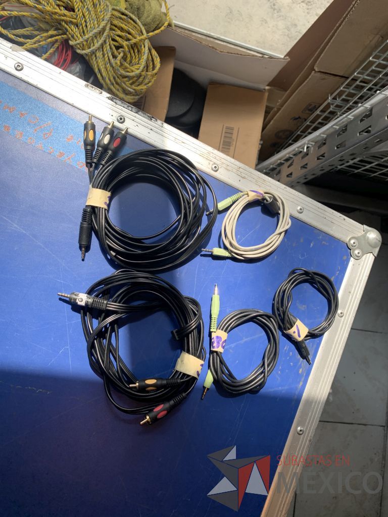 Lote 117 - 27 Cables plug, 49 Cable Canon, 62 Cables RCA ... - Imagen 16
