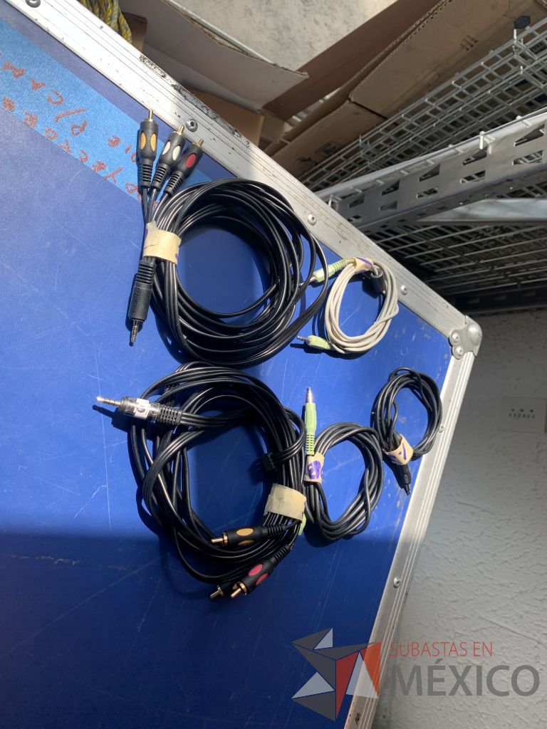Lote 117 - 27 Cables plug, 49 Cable Canon, 62 Cables RCA ... - Imagen 17