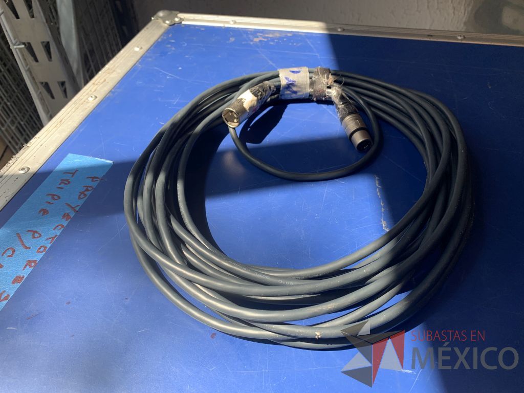 Lote 117 - 27 Cables plug, 49 Cable Canon, 62 Cables RCA ...