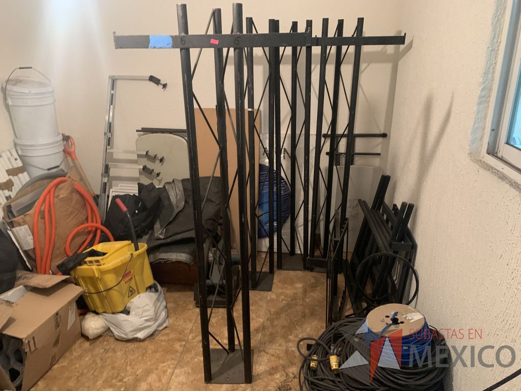 Lote 124 - Carpa, Silla de visita, Interruptores y bases para pantalla - Imagen 18