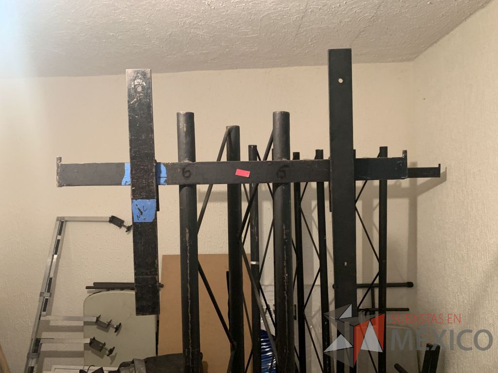 Lote 124 - Carpa, Silla de visita, Interruptores y bases para pantalla - Imagen 19