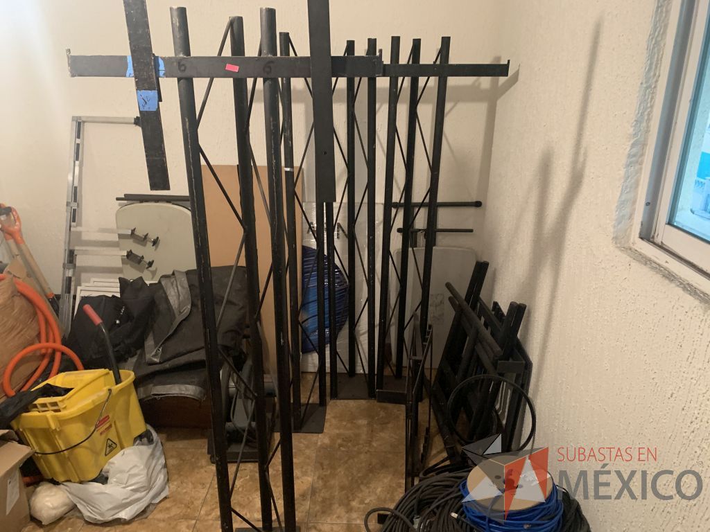 Lote 124 - Carpa, Silla de visita, Interruptores y bases para pantalla - Imagen 21