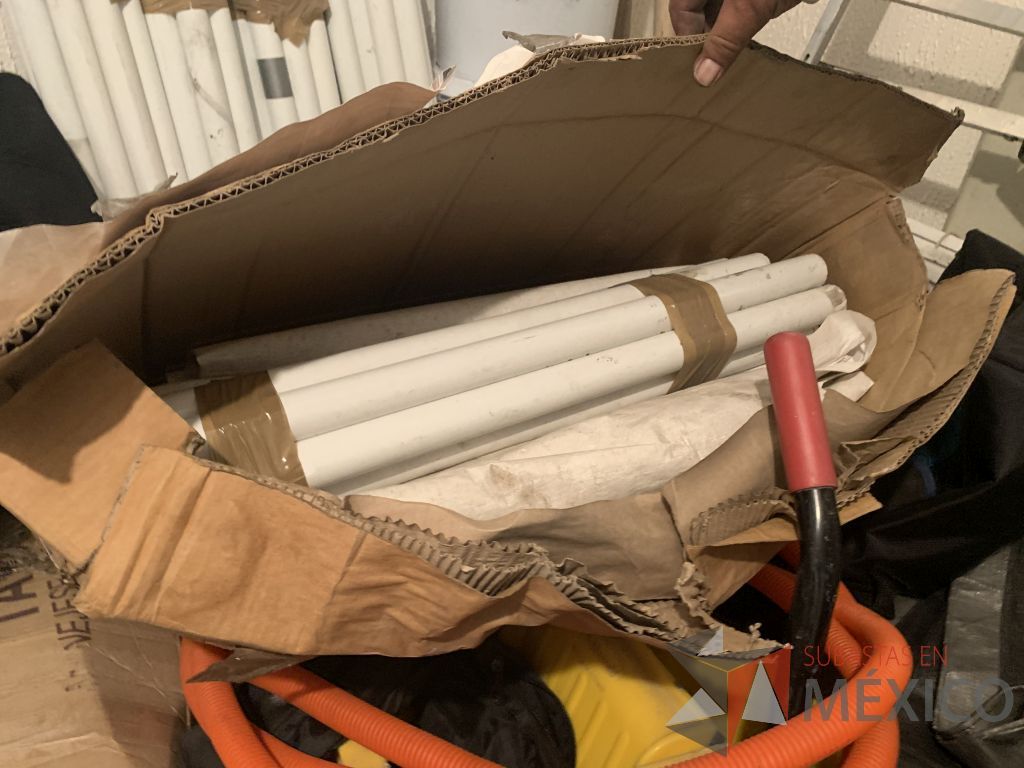 Lote 124 - Carpa, Silla de visita, Interruptores y bases para pantalla - Imagen 15
