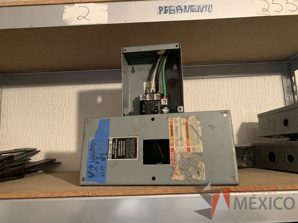 Lote 124 - Carpa, Silla de visita, Interruptores y bases para pantalla - Imagen 11