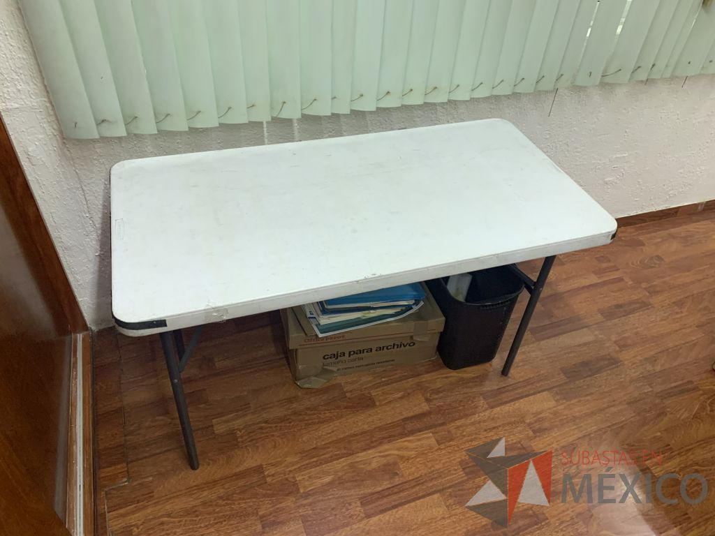 Lote 124 - Carpa, Silla de visita, Interruptores y bases para pantalla - Imagen 5