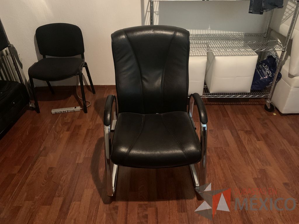 Lote 124 - Carpa, Silla de visita, Interruptores y bases para pantalla