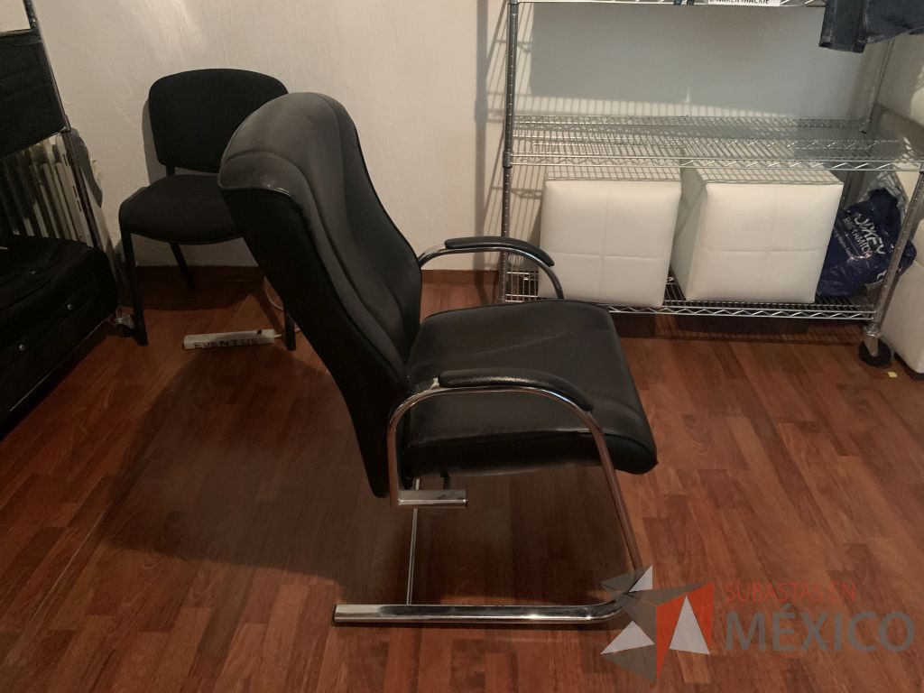 Lote 124 - Carpa, Silla de visita, Interruptores y bases para pantalla - Imagen 2