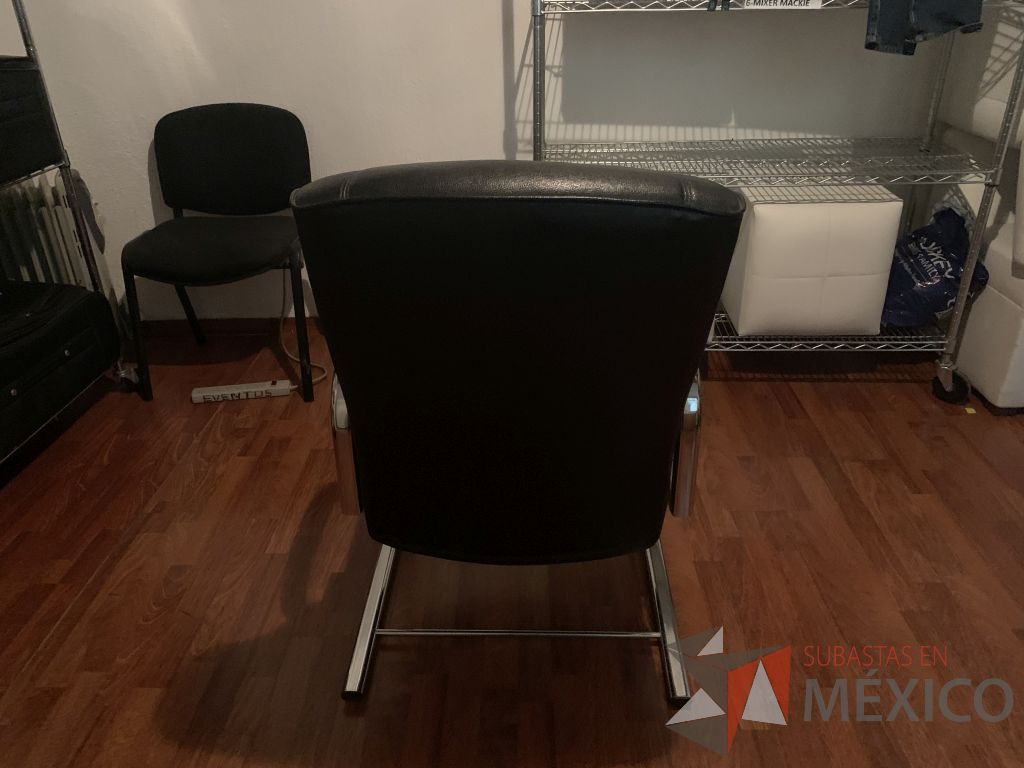 Lote 124 - Carpa, Silla de visita, Interruptores y bases para pantalla - Imagen 3