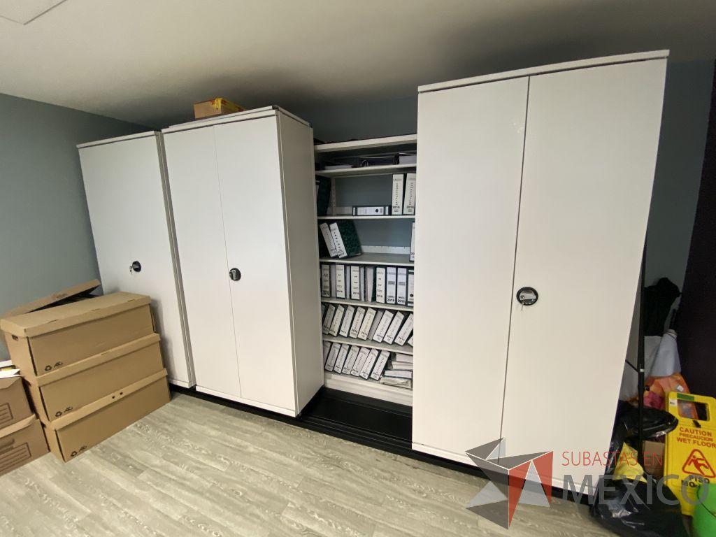 Lote 040 - Sistema de archivo móvil con puertas y sistema de riel para su movimiento - Imagen 12