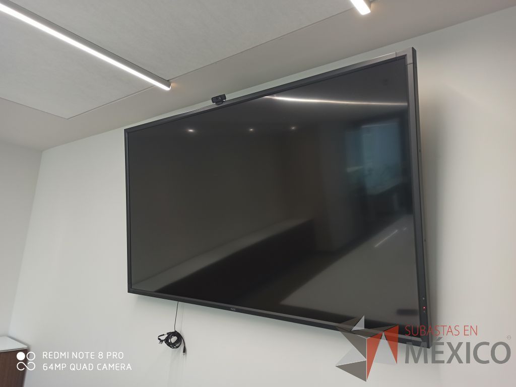 Lote 093 - Monitor de 80 " pulgadas con soporte de pared y control, Marca Nec - Imagen 4