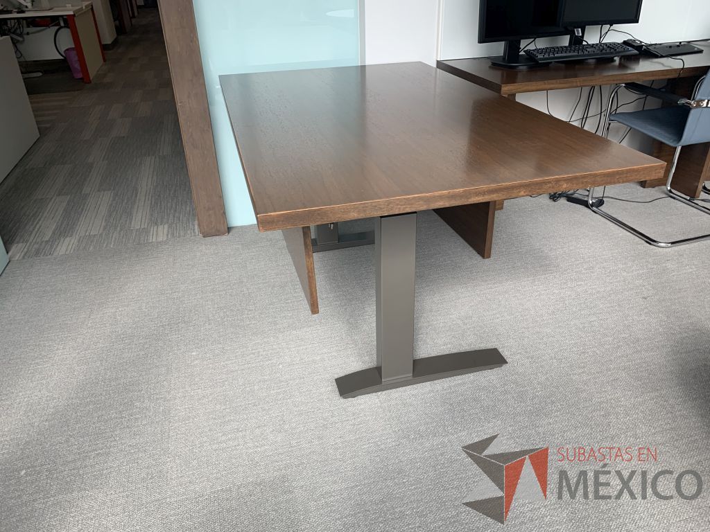 Lote 007 - Oficina Ejecutiva con Escritorio en Escuadra, Mesa de Trabajo, Gabinete y Librero Empotrado - Imagen 7