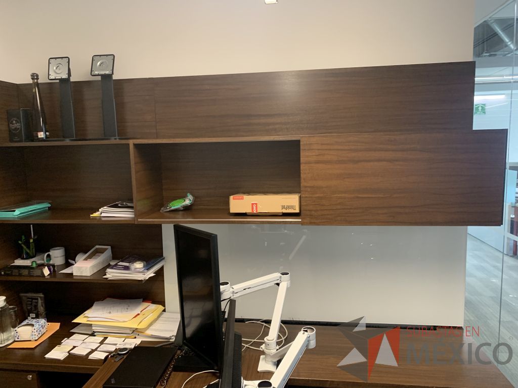 Lote 051 - Oficina ejecutiva con Escritorio, Gabinete, Credenza, Librero Empotrado - Imagen 5