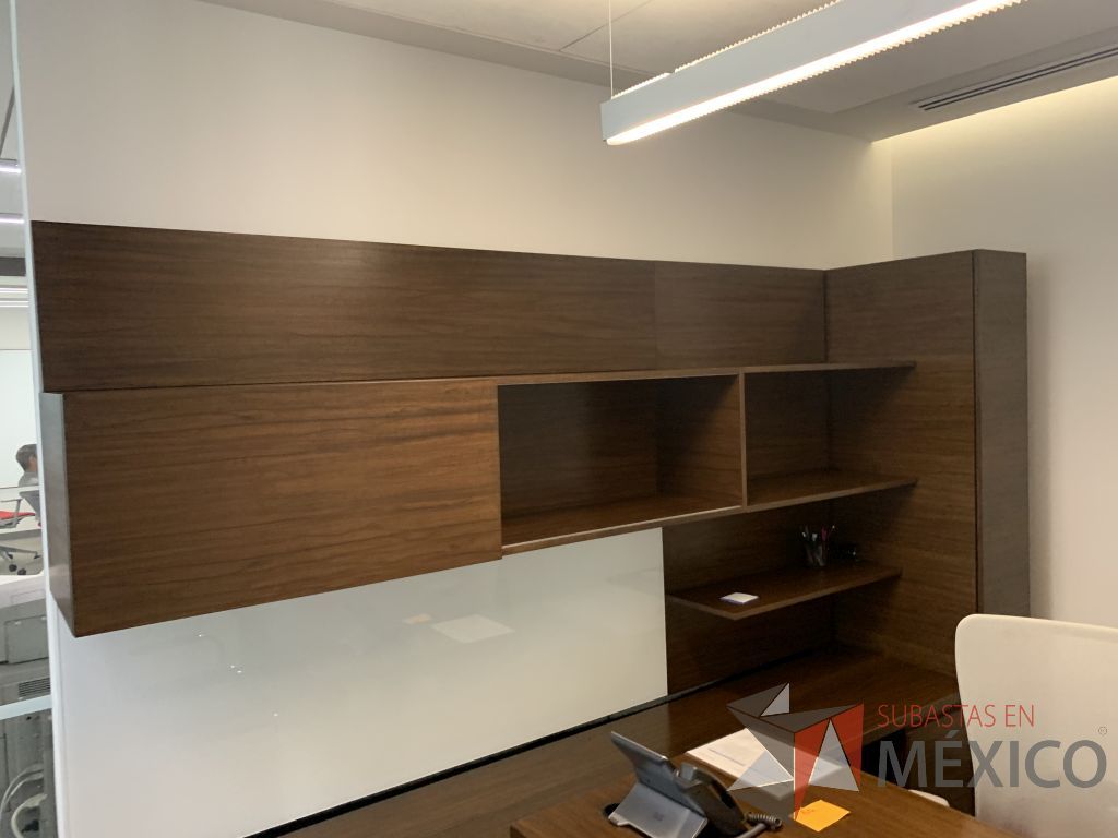 Lote 069 - Oficina ejecutiva con Escritorio, Gabinete, Credenza y Librero - Imagen 18