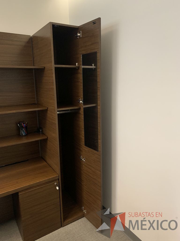 Lote 069 - Oficina ejecutiva con Escritorio, Gabinete, Credenza y Librero - Imagen 17