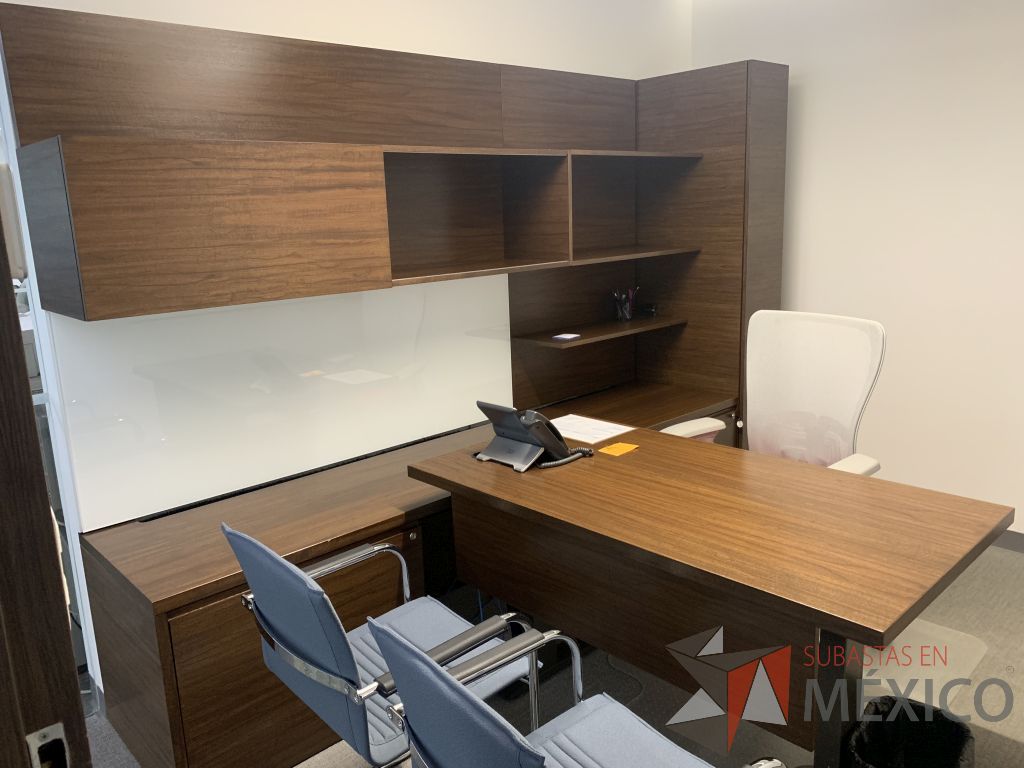 Lote 069 - Oficina ejecutiva con Escritorio, Gabinete, Credenza y Librero