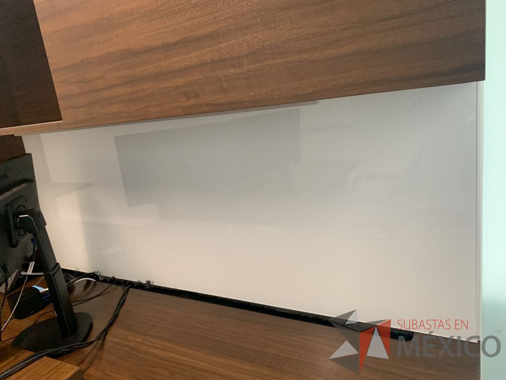 Lote 079 - Oficina Ejeutiva con Escritorio, Gabinete, Credenza y Librero - Imagen 4