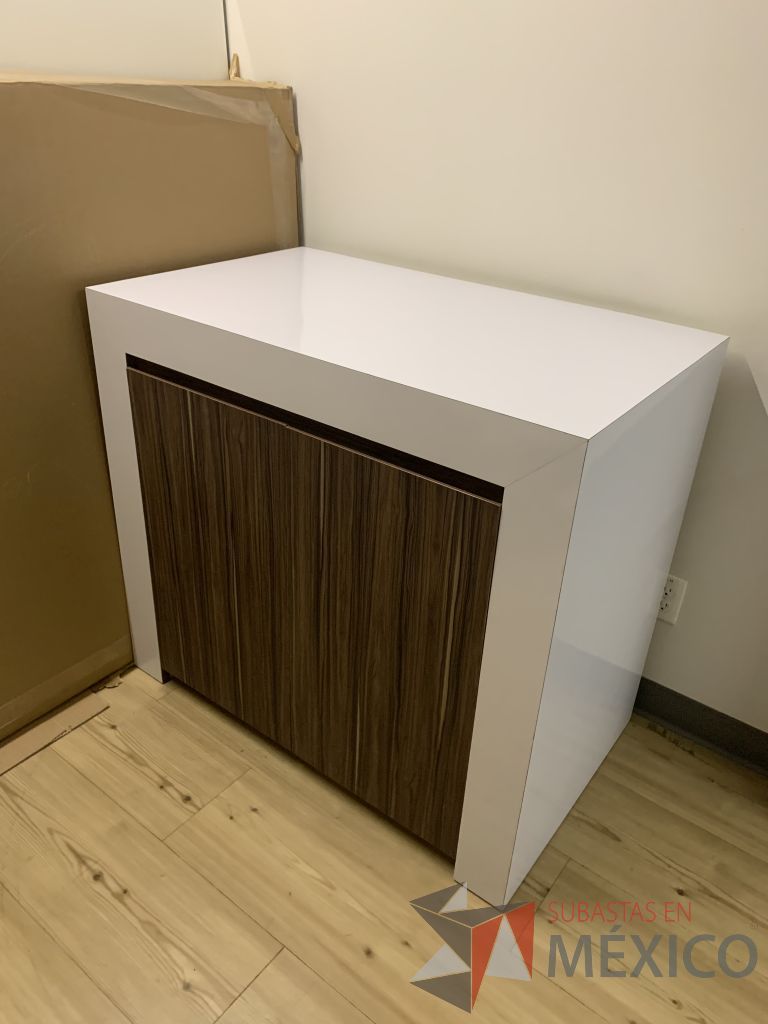 Lote 013 - Gabinete de 2 puertas color café tipo madera y cubierta color blanco - Imagen 4