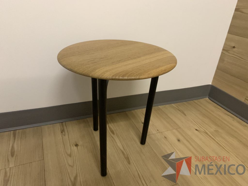 Lote 014 - Mesa de apoyo con base metálica y cubierta tipo madera. Modelo: Openest Spring - Imagen 4