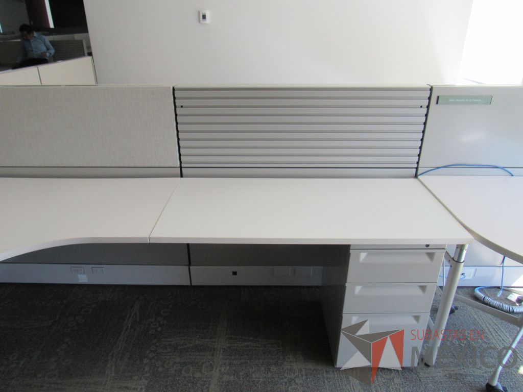 Lote 056 - Estación de trabajo y Credenza con 2 cajones - Imagen 4