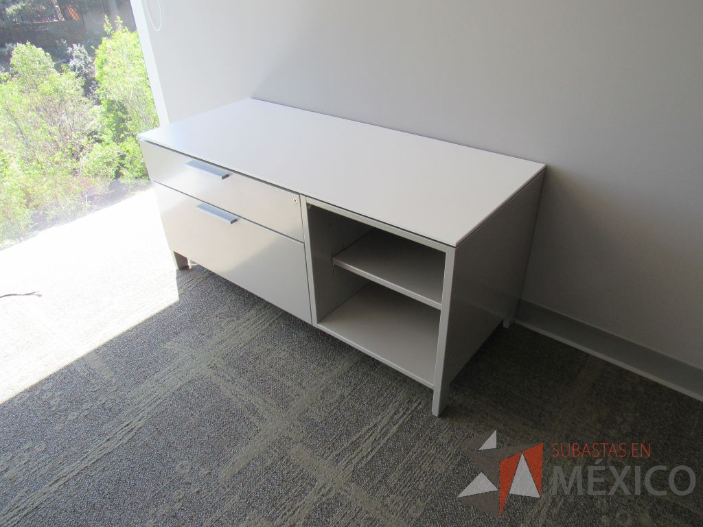 Lote 061 - Estación de trabajo para 2 personas y Credenza con 2 cajones - Imagen 8