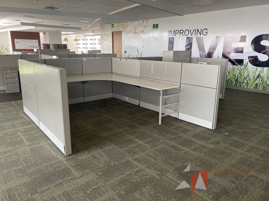Lote 061 - Estación de trabajo para 2 personas y Credenza con 2 cajones