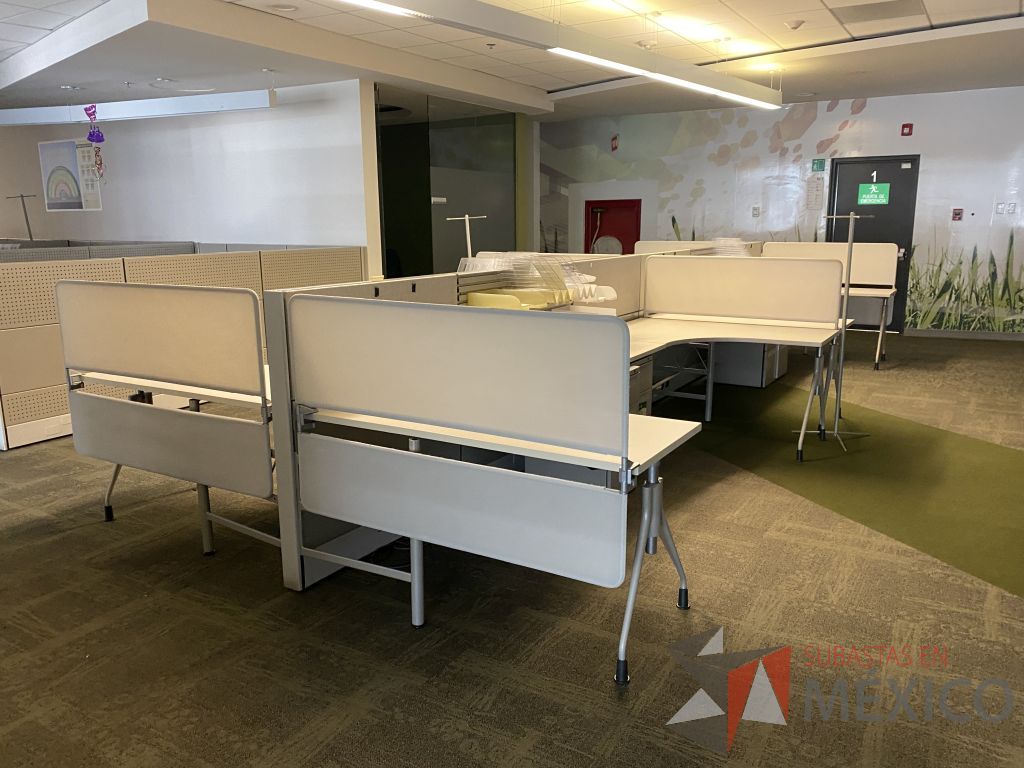 Lote 073 - Estación de trabajo para 8 personas y 2 Mesas en forma de gota - Imagen 12