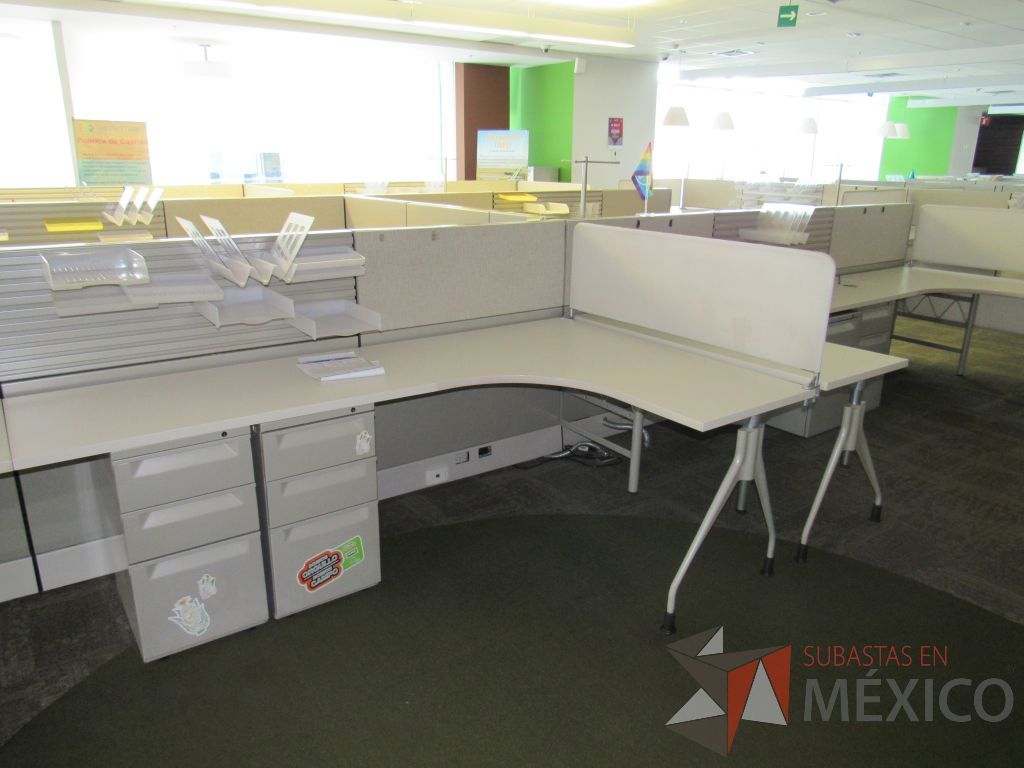 Lote 103 - Estación de trabajo lineal para 4 personas y 4 archiveros de 3 cajones - Imagen 8