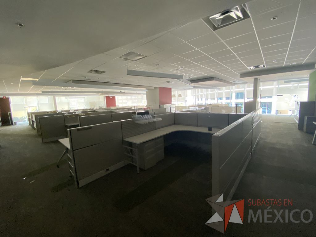 Lote 080 - Estación de trabajo para 10 personas y 12 archiveros de 3 cajones - Imagen 18
